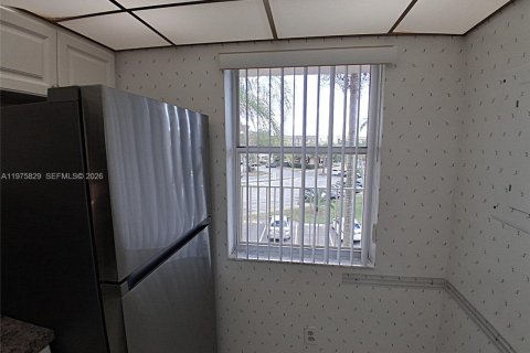 Condo in Sunrise, Florida, 2 bedrooms  № 2041763 - photo 15