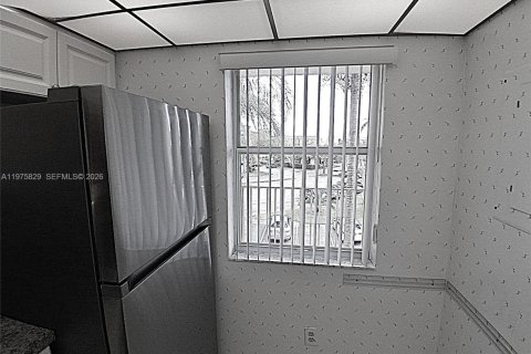 Condo in Sunrise, Florida, 2 bedrooms  № 2041763 - photo 7