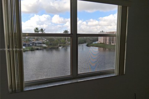 Condo in Sunrise, Florida, 2 bedrooms  № 2041763 - photo 28