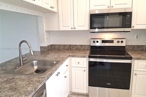 Condo in Sunrise, Florida, 2 bedrooms  № 2041763 - photo 3