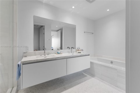 Condo in Miami, Florida, 3 bedrooms  № 2152973 - photo 21