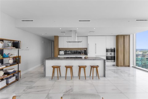 Condo in Miami, Florida, 3 bedrooms  № 2152973 - photo 15