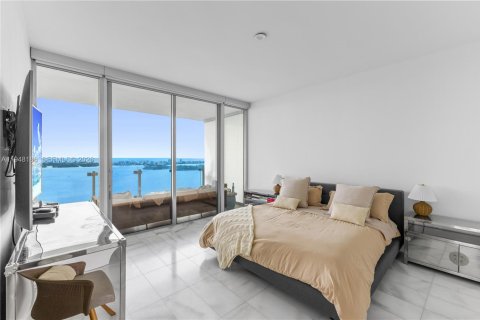 Condo in Miami, Florida, 3 bedrooms  № 2152973 - photo 16