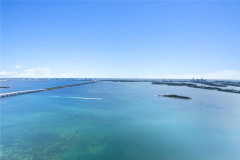 Condo in Miami, Florida, 3 bedrooms  № 2152973 - photo 1