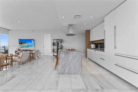 Condo in Miami, Florida, 3 bedrooms  № 2152973 - photo 10