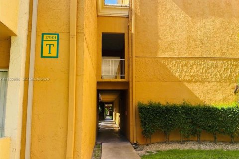 Condo in Hialeah, Florida, 2 bedrooms № 2009751 - photo 9