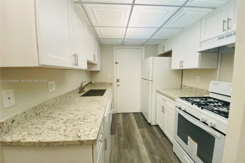 Condo in Hialeah, Florida, 2 bedrooms № 2009751