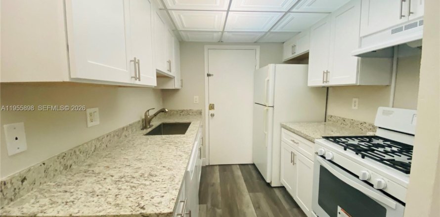 Condo in Hialeah, Florida, 2 bedrooms № 2009751