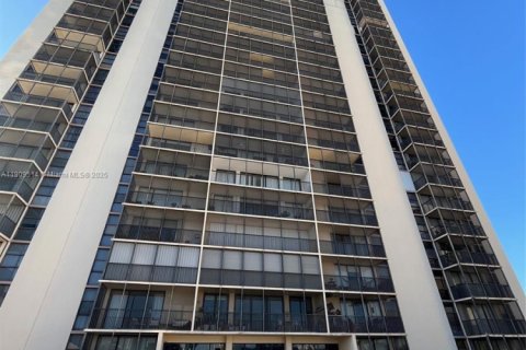 Copropriété à vendre à Aventura, Floride: 1 chambre, 84.82 m2 № 1966338 - photo 1