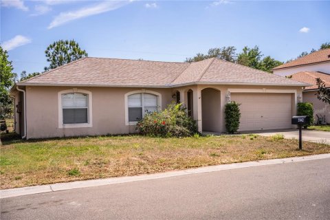 House in Winter Haven, Florida 3 bedrooms, 144.46 sq.m. № 1655176 - photo 1