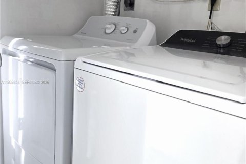 Снять в аренду кондоминиум в Майами, Флорида 3 спальни, 119.66м2, № 1996890 - фото 5