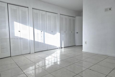 Снять в аренду кондоминиум в Майами, Флорида 3 спальни, 119.66м2, № 1996890 - фото 12