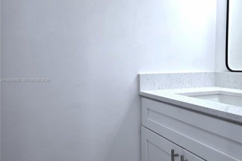 Снять в аренду кондоминиум в Майами, Флорида 3 спальни, 119.66м2, № 1996890 - фото 4