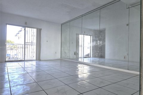 Снять в аренду кондоминиум в Майами, Флорида 3 спальни, 119.66м2, № 1996890 - фото 3