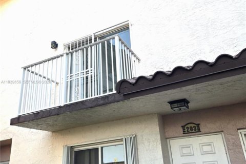 Снять в аренду кондоминиум в Майами, Флорида 3 спальни, 119.66м2, № 1996890 - фото 18