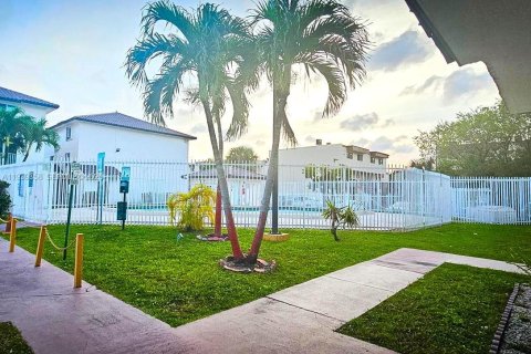 Снять в аренду кондоминиум в Майами, Флорида 3 спальни, 119.66м2, № 1996890 - фото 19