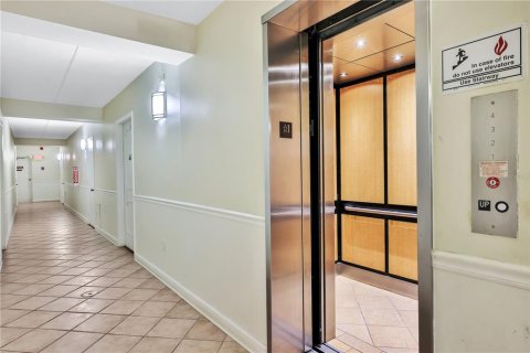 Condominio en alquiler en Longboat Key, Florida, 2 dormitorios, 97.18 m2 № 214741 - foto 3