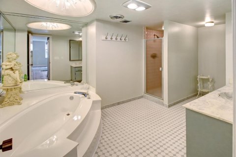 Купить кондоминиум в Халландейл-Бич, Флорида 3 комнаты, 120.77м2, № 2188047 - фото 18