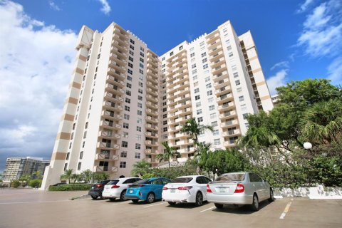Купить кондоминиум в Халландейл-Бич, Флорида 3 комнаты, 120.77м2, № 2188047 - фото 29