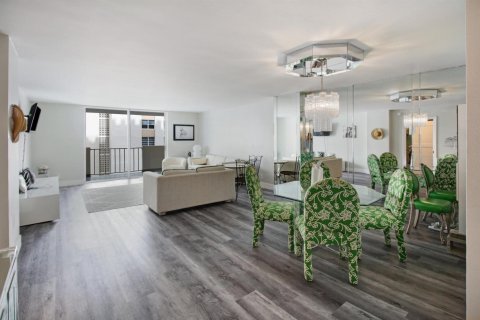Купить кондоминиум в Халландейл-Бич, Флорида 3 комнаты, 120.77м2, № 2188047 - фото 3