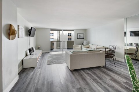 Купить кондоминиум в Халландейл-Бич, Флорида 3 комнаты, 120.77м2, № 2188047 - фото 5