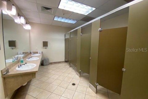 Propiedad comercial en alquiler en Tampa, Florida, 4166.39 m2 № 1837308 - foto 14