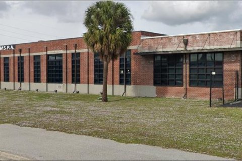 Propiedad comercial en alquiler en Tampa, Florida, 4166.39 m2 № 1837308 - foto 1