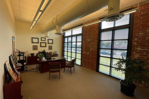 Propiedad comercial en alquiler en Tampa, Florida, 4166.39 m2 № 1837308 - foto 6