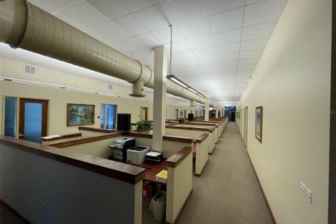 Propiedad comercial en alquiler en Tampa, Florida, 4166.39 m2 № 1837308 - foto 10