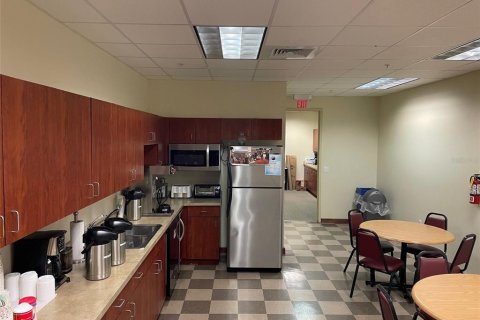 Propiedad comercial en alquiler en Tampa, Florida, 4166.39 m2 № 1837308 - foto 13