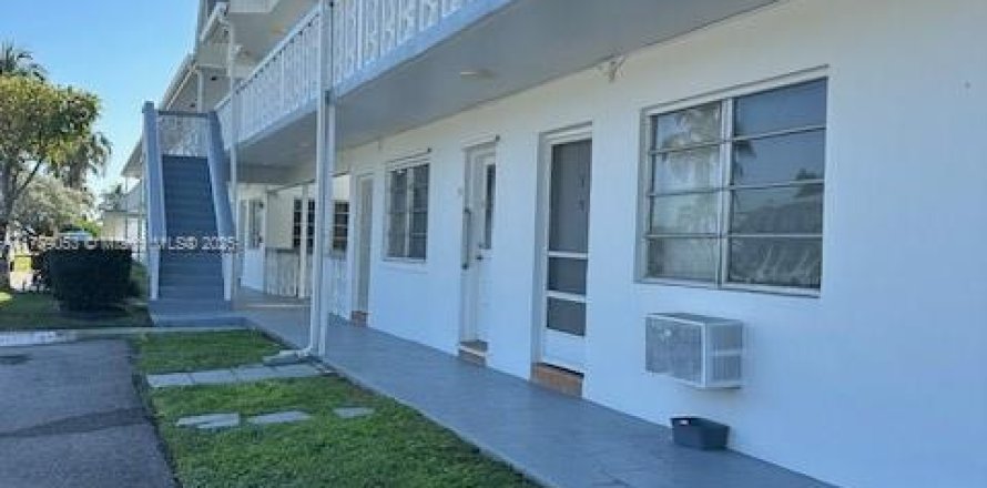 Condo in Miami Gardens, Florida, 1 bedroom  № 1953114