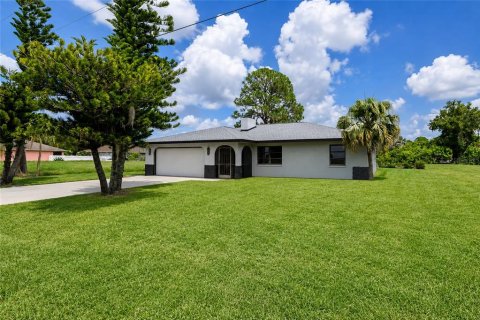 House in North Port, Florida 2 bedrooms, 144.74 sq.m. № 2285604
