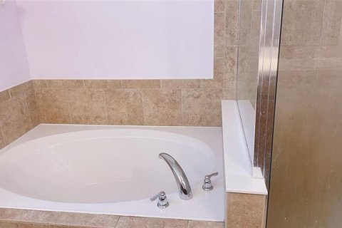 House in Orlando, Florida 4 bedrooms, 190.08 sq.m. № 1808911 - photo 17