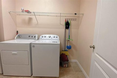 House in Orlando, Florida 4 bedrooms, 190.08 sq.m. № 1808911 - photo 25