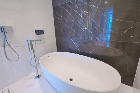 Купить кондоминиум в Майами, Флорида 1 спальня, № 2035728 - фото 20