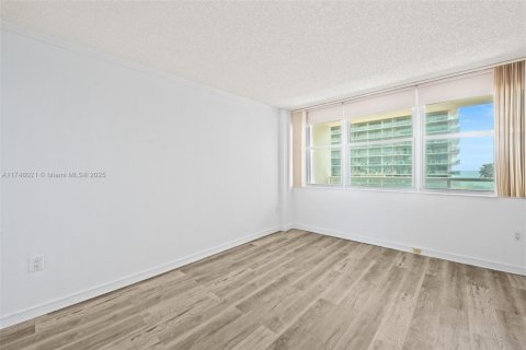 Condo in Miami Beach, Florida, 2 bedrooms  № 1726154 - photo 7