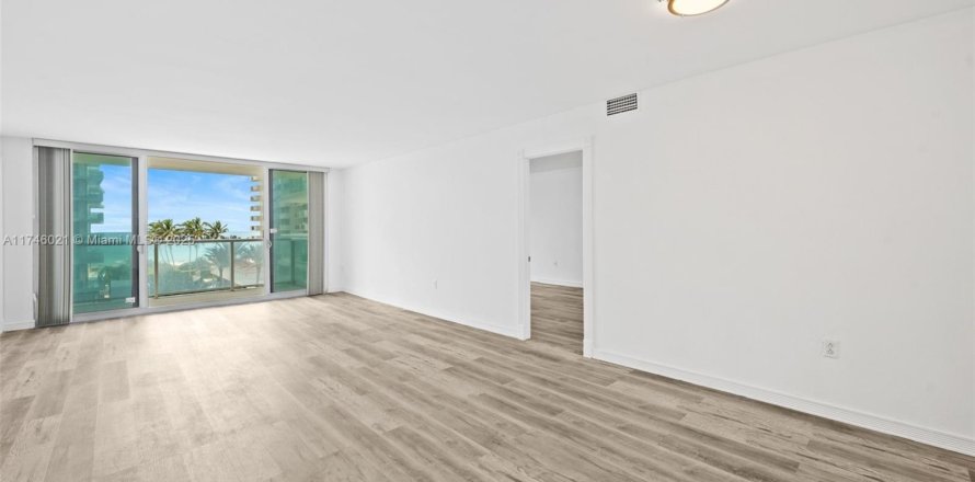 Condo in Miami Beach, Florida, 2 bedrooms  № 1726154