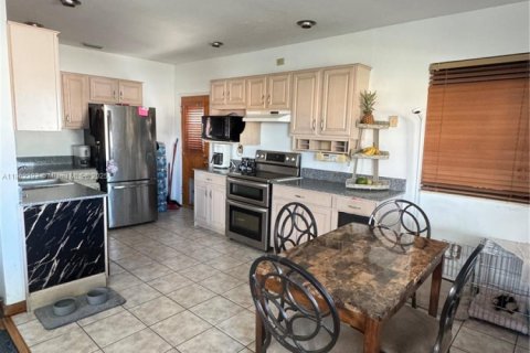 House in Miami, Florida 3 bedrooms, 96.62 sq.m. № 1891852 - photo 3