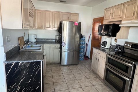 House in Miami, Florida 3 bedrooms, 96.62 sq.m. № 1891852 - photo 2