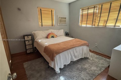 House in Miami, Florida 3 bedrooms, 96.62 sq.m. № 1891852 - photo 1