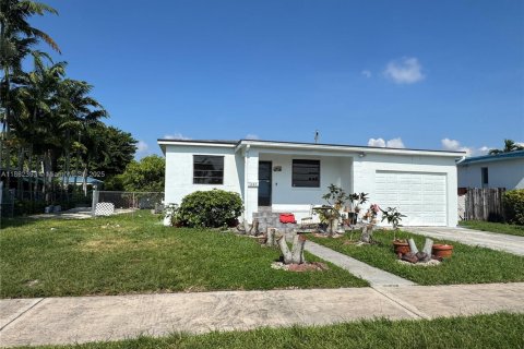 House in Miami, Florida 3 bedrooms, 96.62 sq.m. № 1891852 - photo 5
