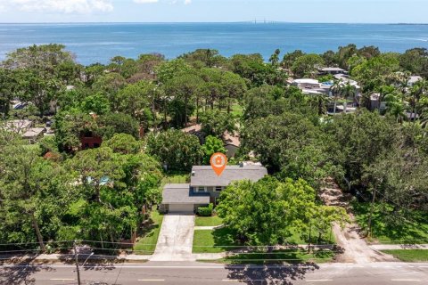 House in Saint Petersburg, Florida 4 bedrooms, 221.48 sq.m. № 1792329 - photo 13