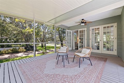 House in Saint Petersburg, Florida 4 bedrooms, 221.48 sq.m. № 1792329 - photo 25