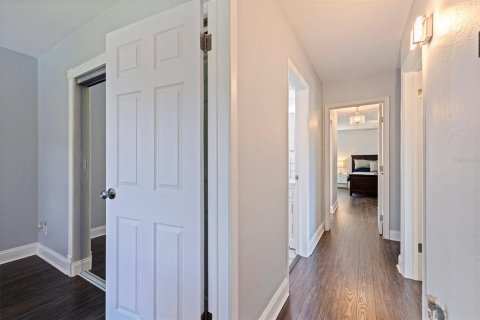 House in Saint Petersburg, Florida 4 bedrooms, 221.48 sq.m. № 1792329 - photo 29