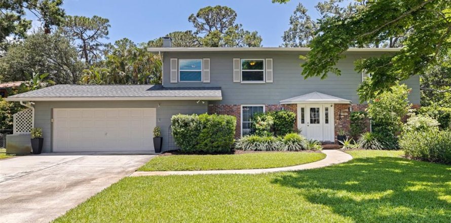 House in Saint Petersburg, Florida 4 bedrooms, 221.48 sq.m. № 1792329
