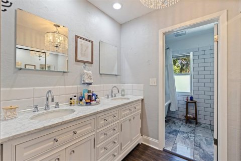 House in Saint Petersburg, Florida 4 bedrooms, 221.48 sq.m. № 1792329 - photo 26