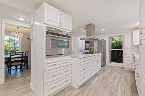 House in Saint Petersburg, Florida 4 bedrooms, 221.48 sq.m. № 1792329 - photo 7