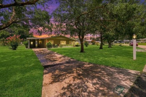 House in Ocala, Florida 2 bedrooms, 125.6 sq.m. № 2296562