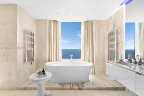 Condo in Sunny Isles Beach, Florida, 5 bedrooms  № 1993080 - photo 11