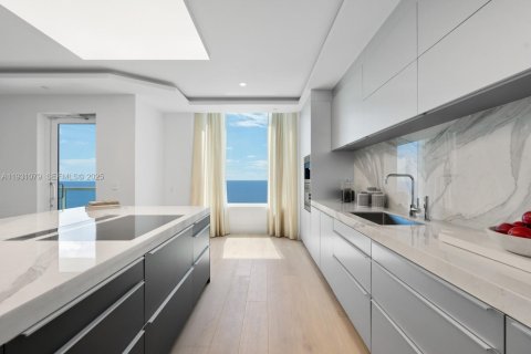 Condo in Sunny Isles Beach, Florida, 5 bedrooms  № 1993080 - photo 7